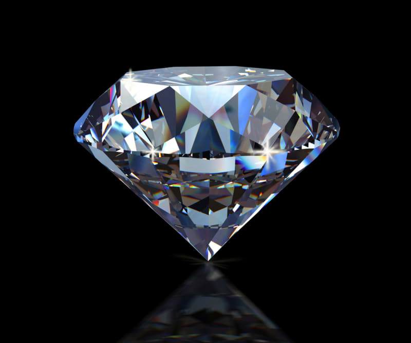 3) Diamant – Zhruba 1.38 milionu korun za gram