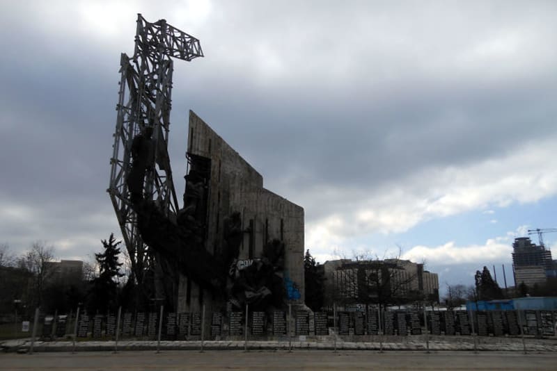 Šílený komunistický monument v centru bulharské Sofie.