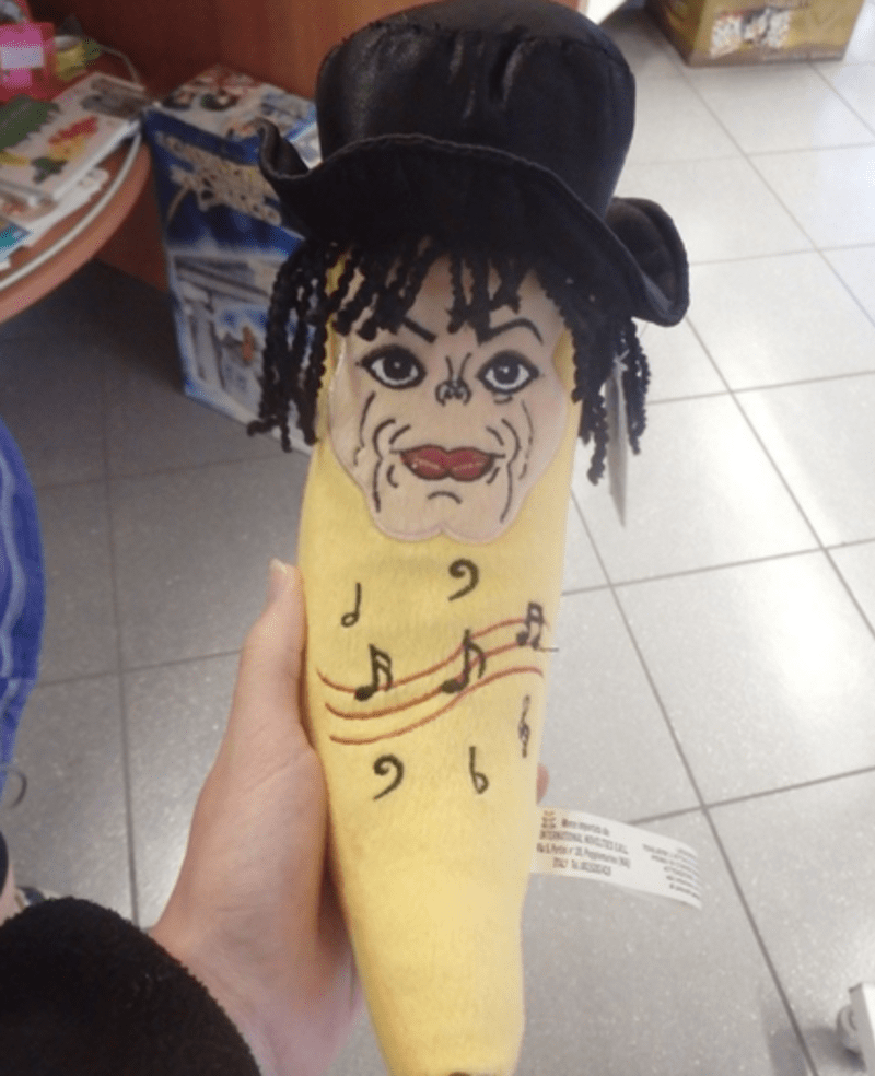 Zpívající banán s tváří Michaela Jacksona, proč?!