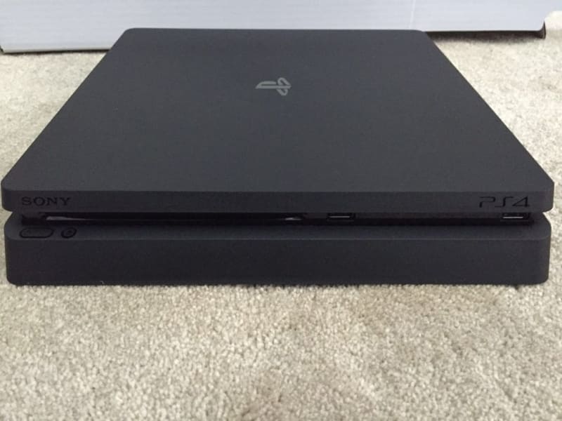 Prohlédněte si nový PlayStation 4 Slim 12