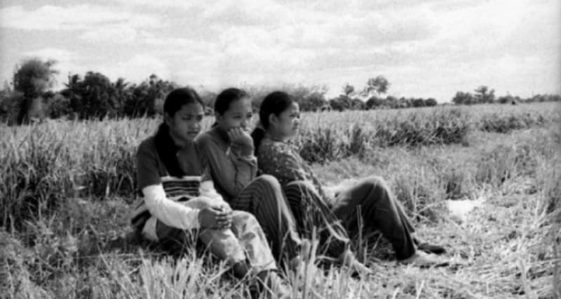 Evolution of a Filipino Family (2004) - Další filipínský dokument, který zaznamenává životní výhry a pády chudé filipínské rodiny. (10 hodin, 47 minut)