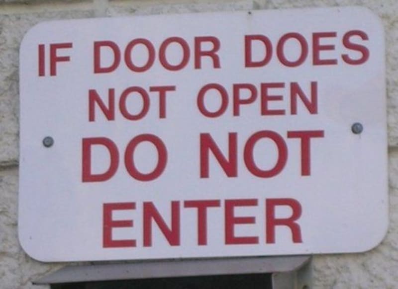 Kdybyste to nevěděli, do zavřených dveří se nechodí!