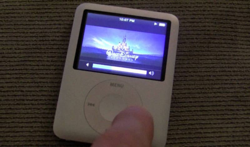 Přehrávání filmů na miniaturních obrazovkách iPodů