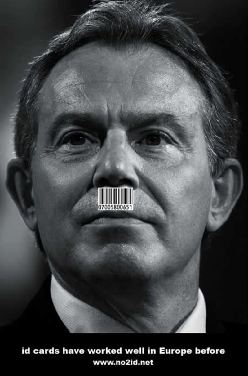 NO2ID - Velká Británie - Staženo kvůli stížnostem "že čárový kód připodobňuje tehdejšího premiéra Tonyho Blaira k Hitlerovi"