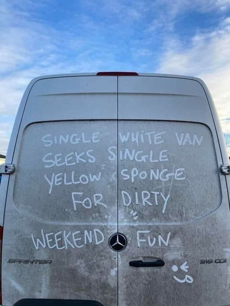 „Single bílý náklaďák hledá single žlutou houbu pro žhavou víkendovou zábavu.“