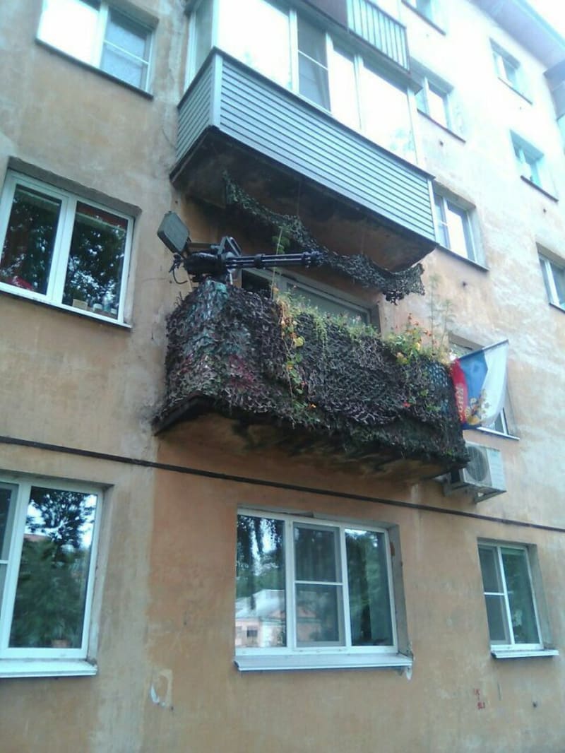 Balkon jako kulometné hnízdo ruského vlastence