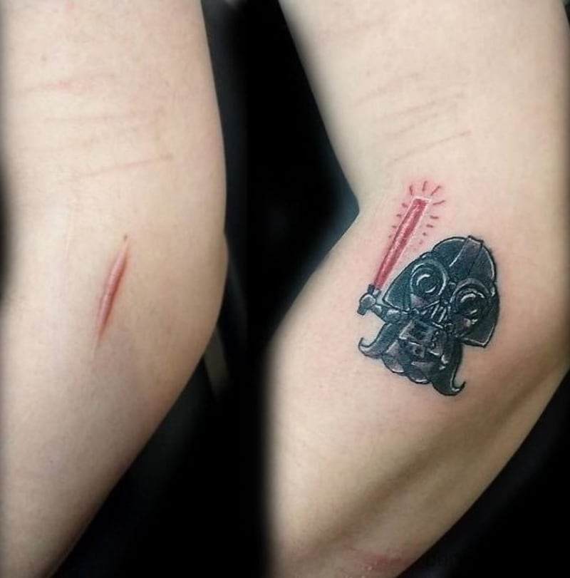 Tetování, která vtipně pracují s různými zvláštnostmi na těle 4