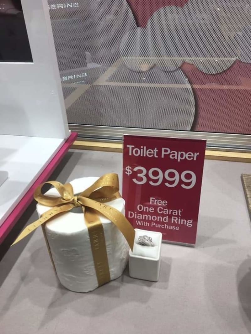 "Toaletní papír – 3999$ k němu zdarma prsten s diamantem