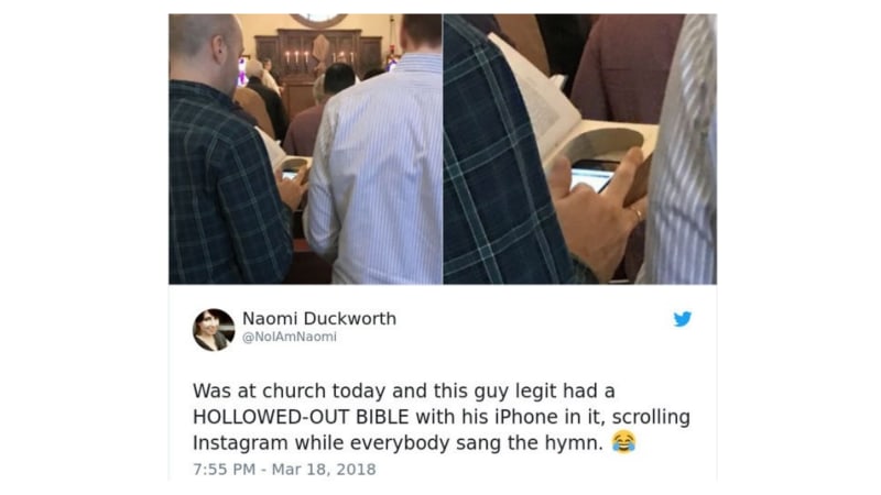 Falešná bible a v ní telefon s Instagramem - hříšně napřed!