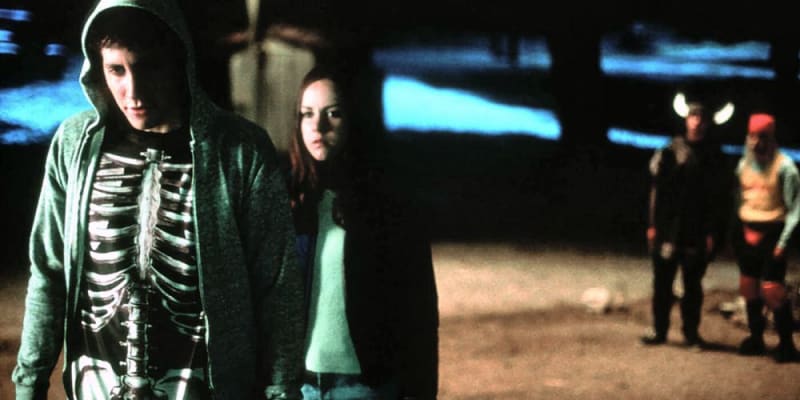 Donnie Darko (2001) – Mysteriózní drama o teenagerovi, kterému se zjevuje obří králík. A to je jen začátek!