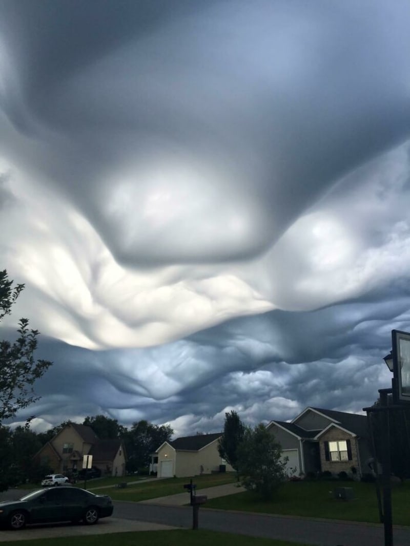 Unikátní formace mraků nad Harrodsburgem v Kentucky
