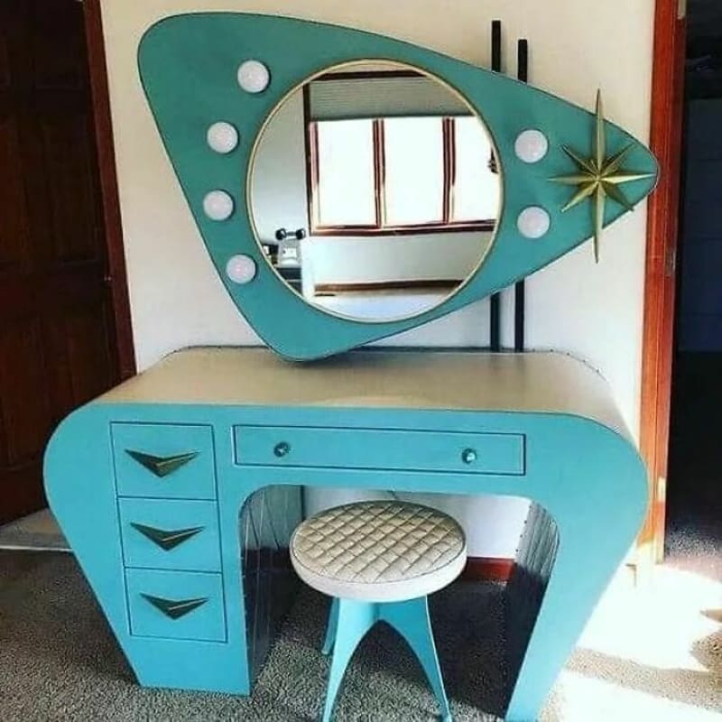 Super retro kosmetický stolek