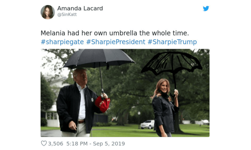 Melania celou tu dobu měla vlastní deštník