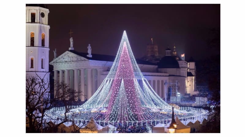 Úchvatný vánoční strom ve Vilniusu 6