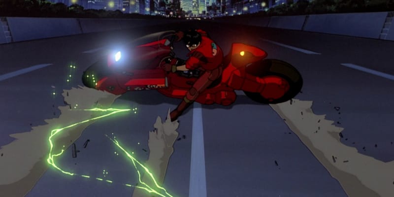 2) Akira (1988) - Kultovní příběh sleduje gang motorkářů uprostřed tzv. Neo-Tokia. Film je adaptací slavné japonské mangy.