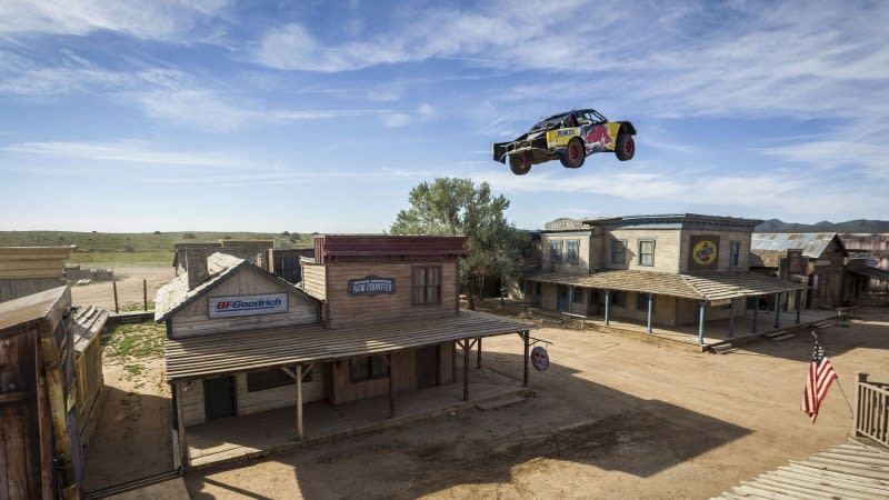Bryce Menzies - Nejdelší skok autem v dějinách