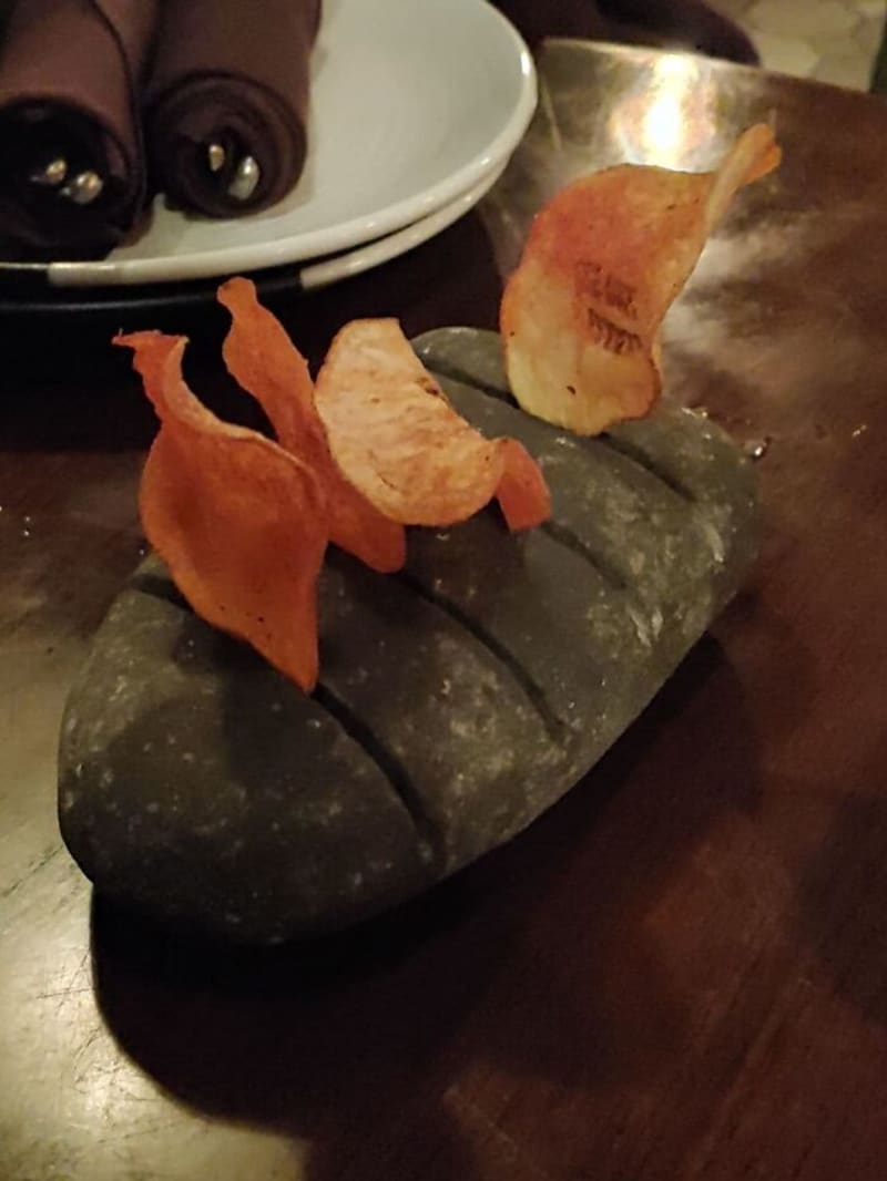 Čtyři chipsy v kameni