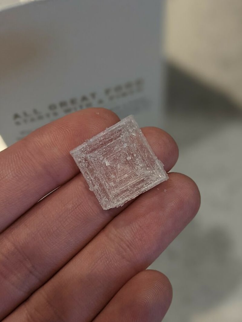 Tenhle perfektní krystal v balení mořské soli