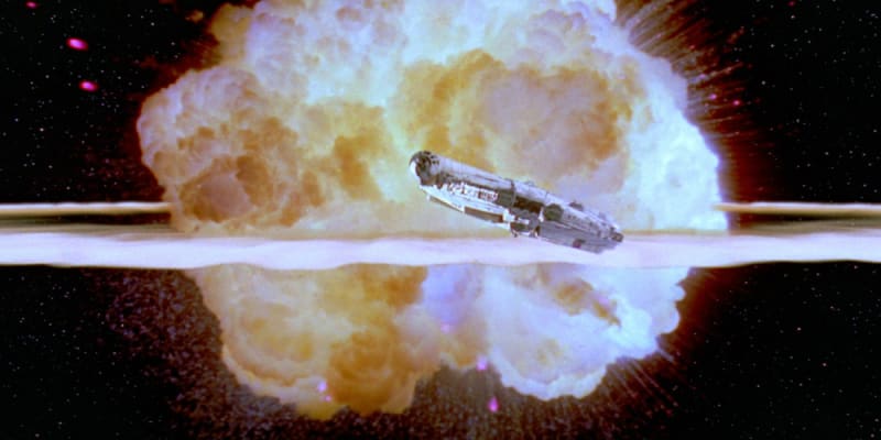 4) Exploze - Příklad ve filmu Star Wars: Nová naděje, kde Luke Skywalker zničil Hvězdu smrti. V pravdě nejen, že ve vesmíru neuslyšíte žádné exploze, natož laserové střely, dokonce je ani nemáte šanci vidět.