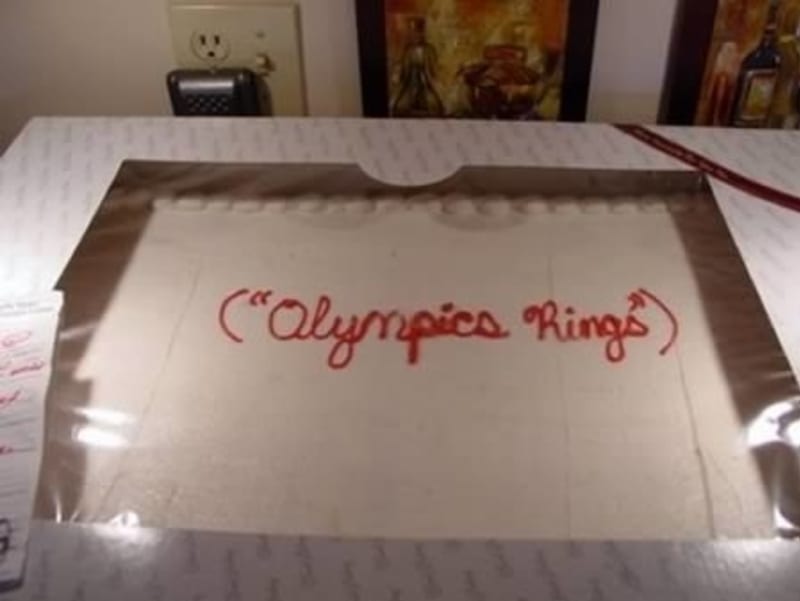 "Olympijské kruhy" - aby bylo jasno, co chtěl zákazník na dort