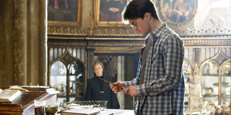 Daniel Radcliffe (Harry Potter a Princ dvojí krve) - Daniel Radcliffe se aktuálně dost snaží, aby se dostal ze škatulky herce jedné role. A daří se mu, i přesto však na svou první roli vzpomíná v dobrém. Tedy až na šestý film, ve kterém si přišel hrozný.