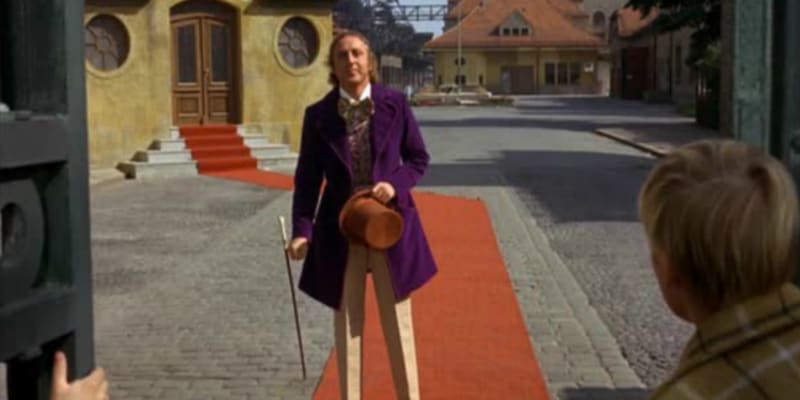 4) Pan Wonka a jeho čokoládovna - Herec Gene Wilder si zahrál známou postavu pouze pod podmínkou, že si sám vymyslí vlastní nástup. A tak se taky stalo.