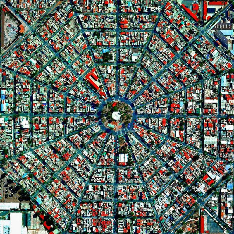 Plaza Del Ejectutivo v Mexico City – ve čtvrti obývané zhruba 430 tisíci lidmi najdete taky největší tradiční trhy jako La Merced nebo Mercado de Jamaica