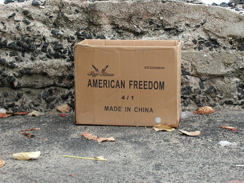 "Americká svoboda. Made in China."