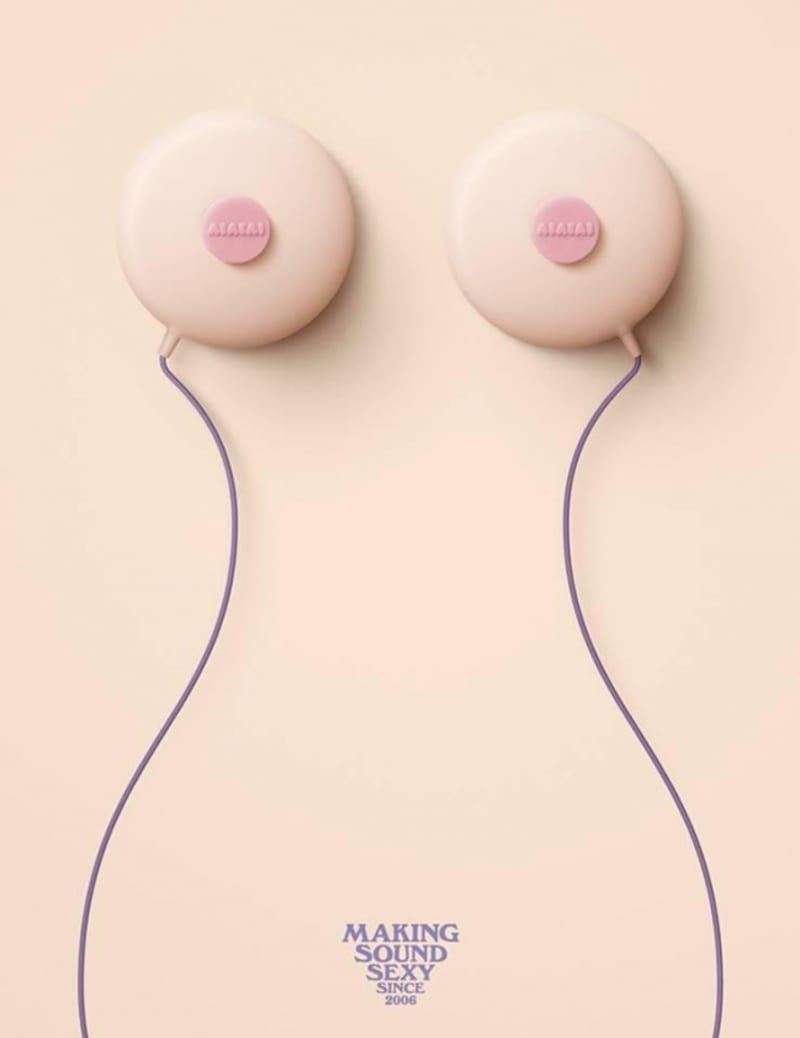 Sexy reklama na sluchátka