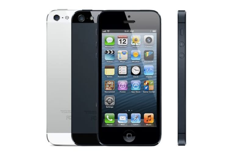 iPhone 5 (2012) - hliníkový redesign a konečně i zvětšení displeje na 4 palce. Mnoho hardwarových i softwarových novinek a taky nový konektor Lightning