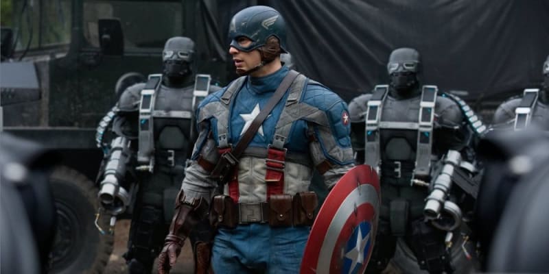 28) Captain America: První Avenger (2011) – Jonesovské retro s prvním Avengerem a zdaleka nejplodnější nacistickou buňkou.