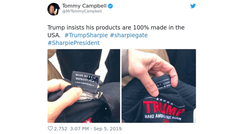 Trump ukazuje, že jeho produkty jsou stoprocentně vyrobené v USA