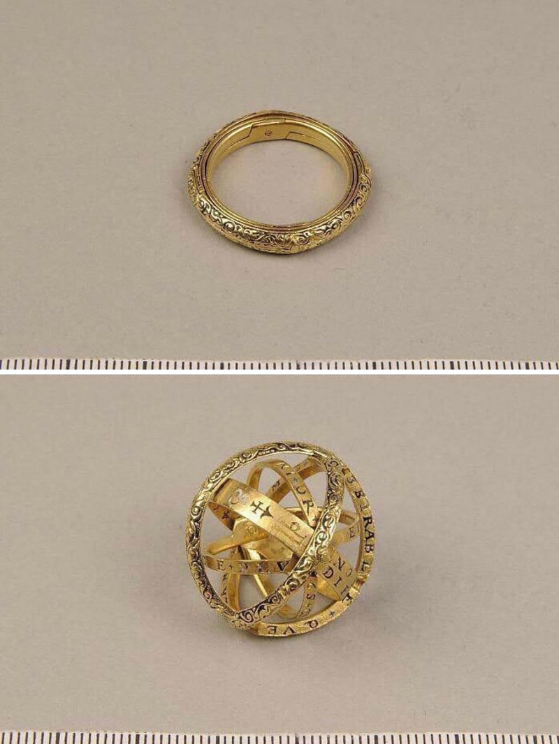 Prsten ze 16. století, který lze rozložit na armirální sféru