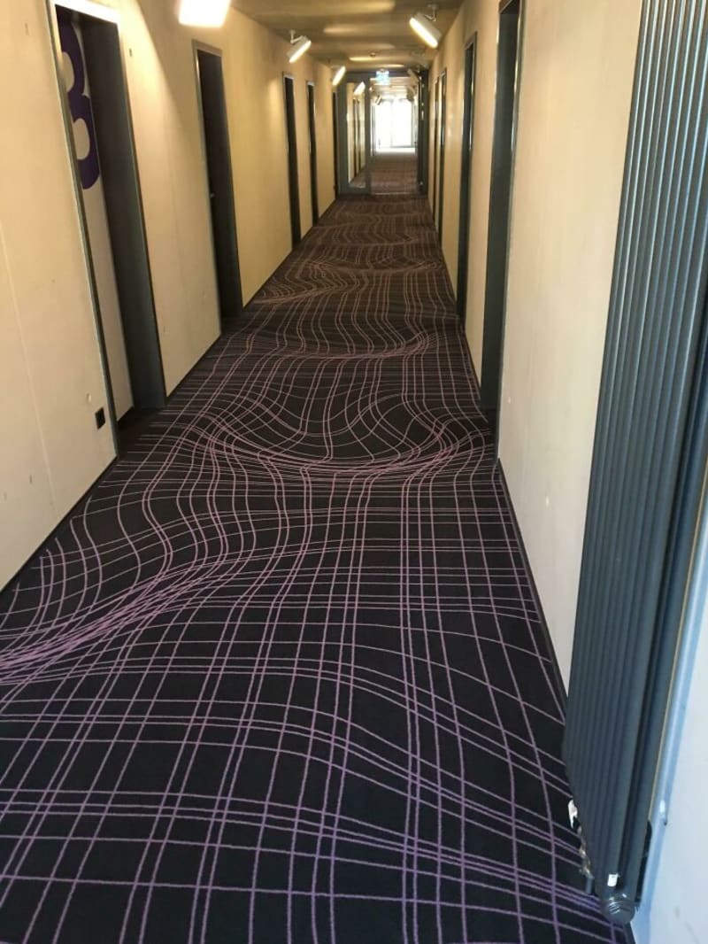 Vyndaný hotelový koberec