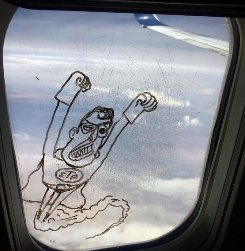 Vtipné kresby na okénku letadla 10