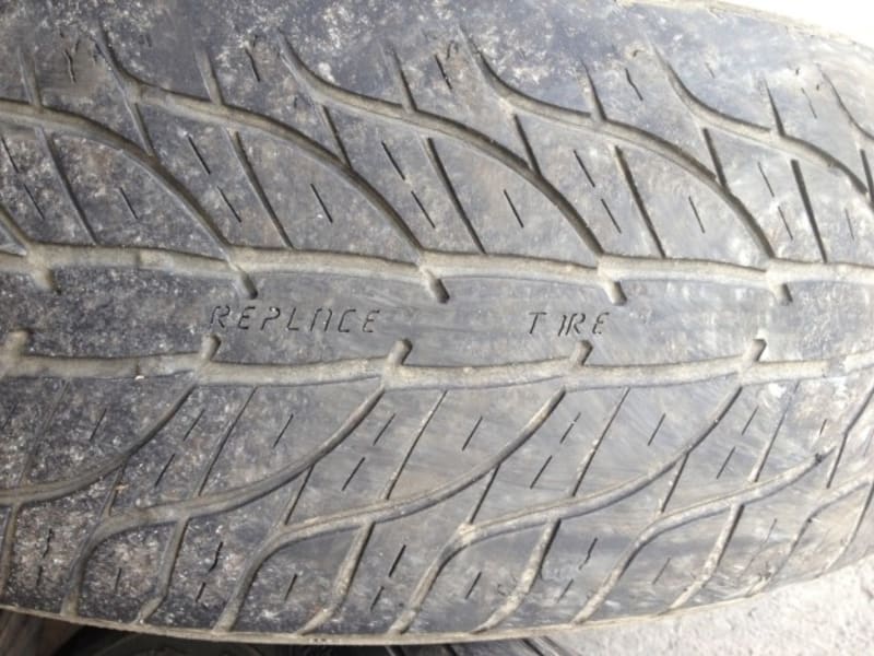 Když je opotřebovaná, objeví se nápis "vyměň pneumatiku"