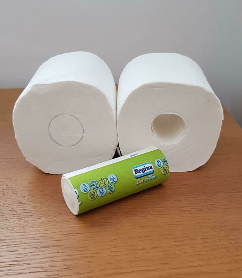 Uvnitř toaletního papíru je menší rolka určená na cesty