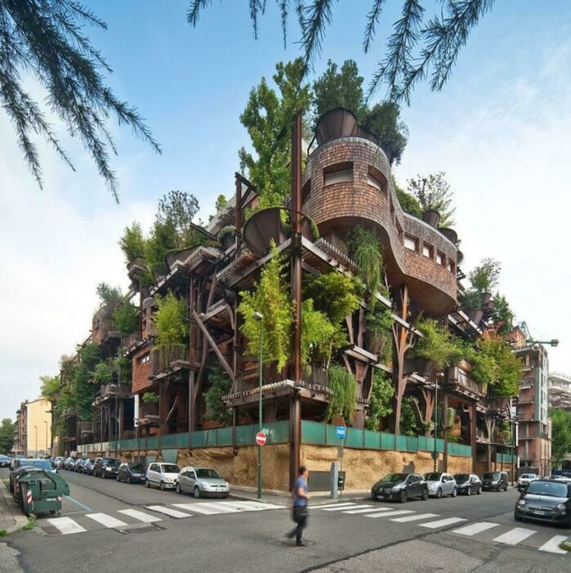 Obytný dům v italském Turíně prorůstá 150 stromů