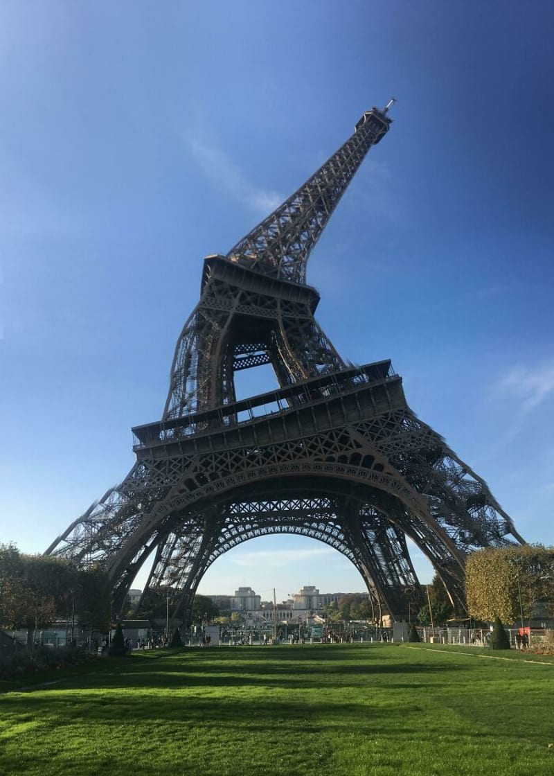 Panoramatická fotka Eiffelovky dopadla zajímavě