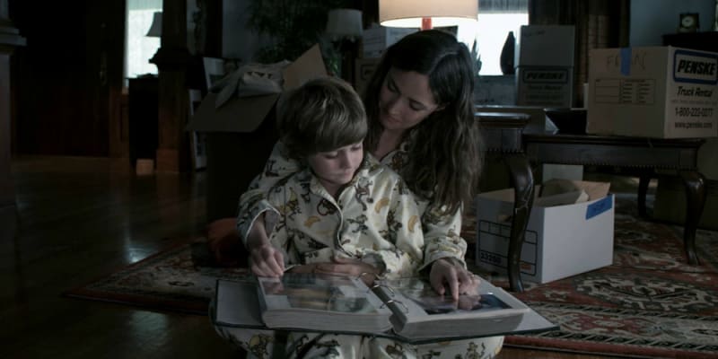 4) Insidious (2010) - Příběh o mladé rodině a jejich synovi, který se po tragické nehodě ocitá v kómatu. V hl. rolích Rose Byrne a Patrick Wilson.