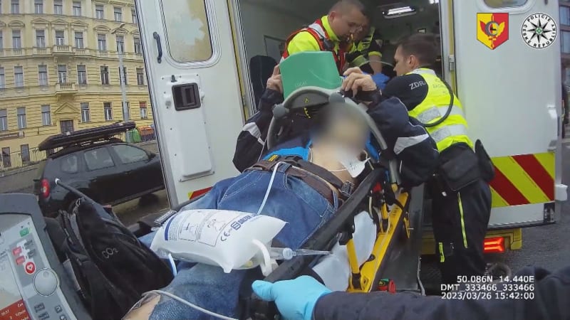 Pražští policisté zachránili dva životy.