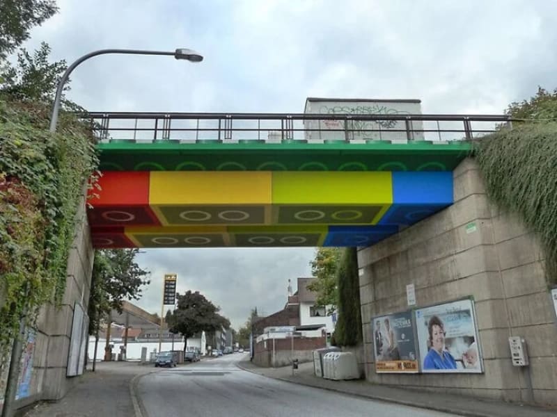 Německý most nabarvený v LEGO stylu