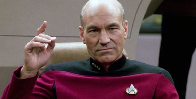 Sir Patrick Stewart jako kapitán Jean Luc Picard ve Star Trek