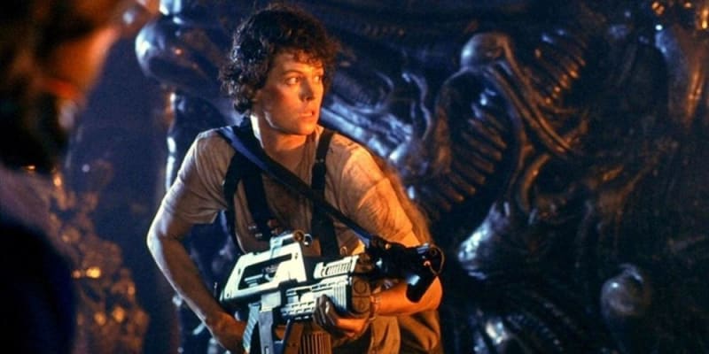2) Vetřelci (1986) - Překopání Scottova klaustrofobického hororu ve vyhrocený a pořádně děsivý sci-fi nářez
