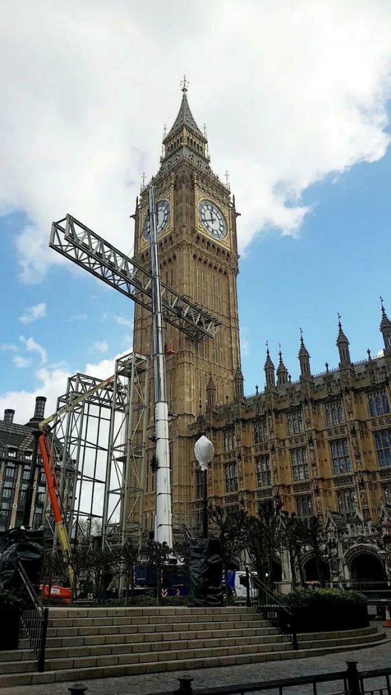 Lešení švihlo do Big Benu pár dní poté, co byla představena jeho rekonstrukce za 80 milionů liber