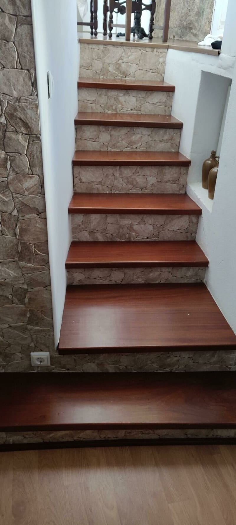 Ano, každý schod je jinak vysoký i hluboký
