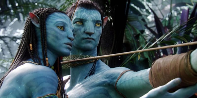 4) Avatar (2009): Proklatě modrý epos Jamese Camerona, v němž se lidé střetnou s domorodým obyvatelstvem vzdálené Pandory