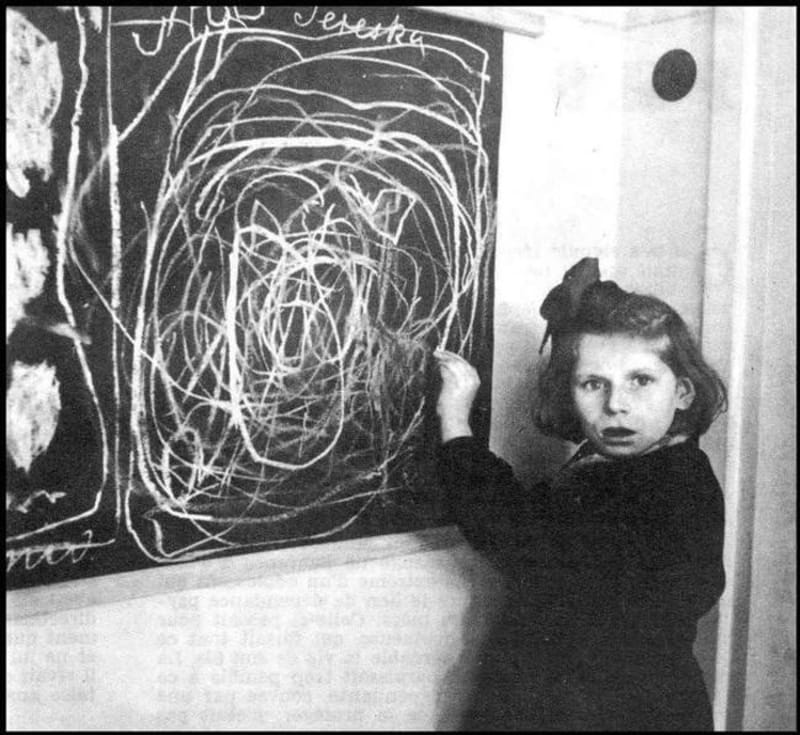 Holčička, co vyrostla v koncentračním táboře měla nakreslit, jak si představuje domov... (1948)