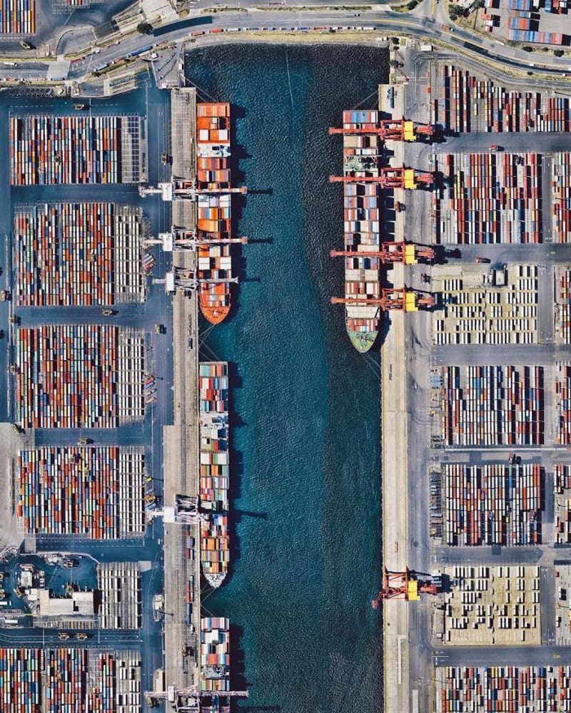 Doky Swanson, Austrálie – velké doky přináležící k Melbourne jsou největším námořním překladištěm v Austrálii; z ptačí perspektivy vypadají jak ze stavebnice Lego