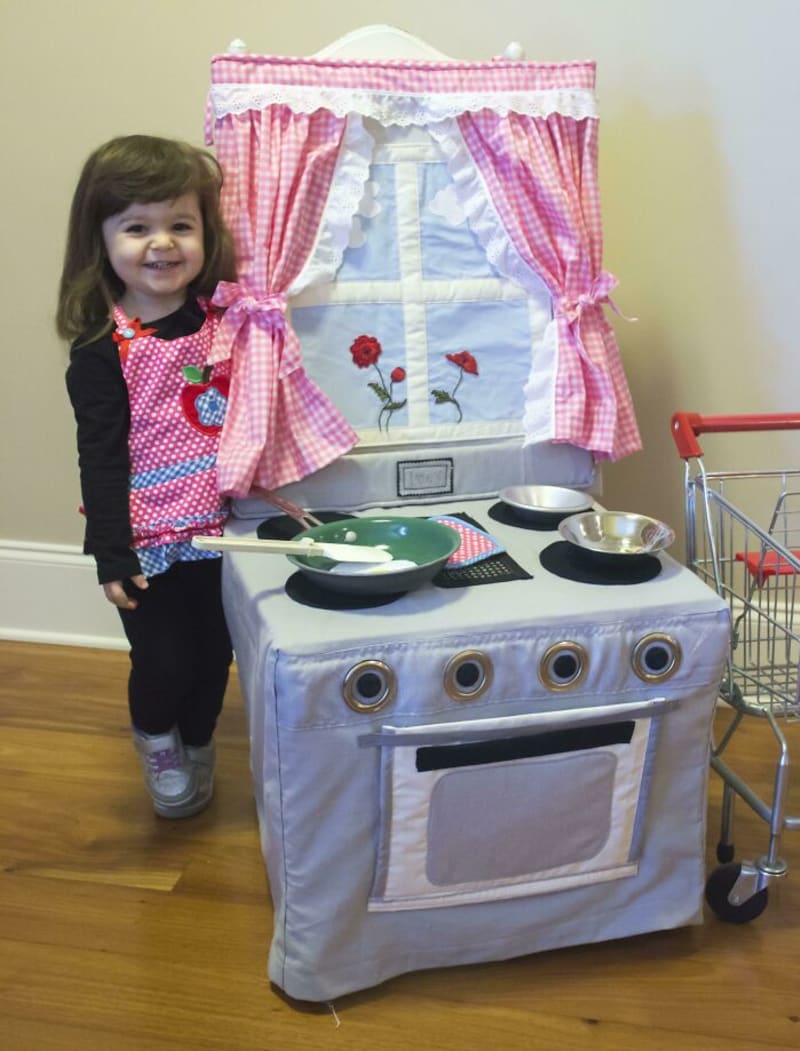 Vyšívaná kuchyně pro dceru